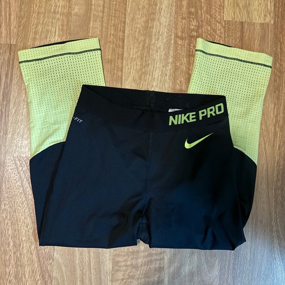 Nike pro crop leggings